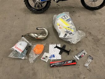 Husqvarna tc 125 heritage 2023 14mth stříkačka - 13