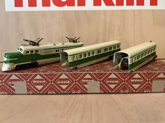 Märklin železniční vůz ST 800 zeleno-béžový Střešní žebra m - 13