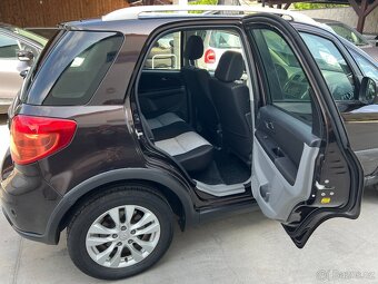 SUZUKI SX4 1.6i 88KW 1.MAJITEL 35000KM NAVIG.TAŽNÉ VYHŘ.SED. - 13
