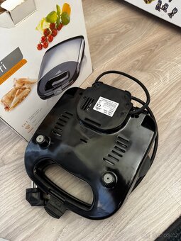 PRODÁM PLNĚ FUNKČNÍ ETA TOUSTOVAČ, VAFLOVAČ - 13