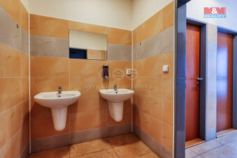 Prodej výrobního objektu, 1048 m², Králův Dvůr, ul. Tovární - 13