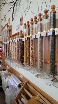 Nábytek vybavení prodejny - 13