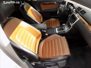 Volkswagen Passat VARIANT 2,0 TDI Highline/DSG/Kůže/ 8/2011 - 13