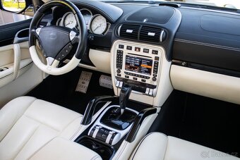 Porsche Cayenne TechArt / bývalý majiteľ Robin Van Persie - 13