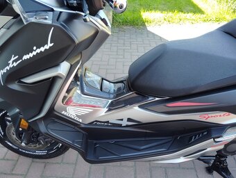 Honda Forza 300 (NF08)  r.v 2019-TOP stav,včetně doplňků - 13