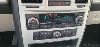 Chrysler Grand Voyager RT 2.8 CRD 120kW - automat - 13