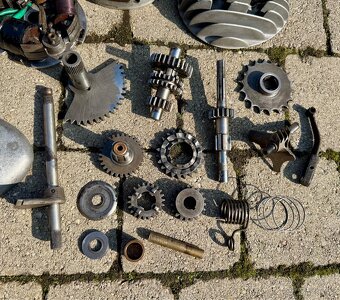 Manet M90 - rozebraný motor - 13