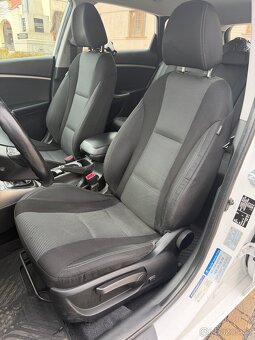 Hyundai i30 combi 1.6TDi 2017 - 13