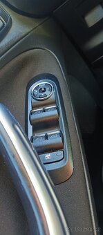 Ford Galaxy 2.0 16 V benzín - 13