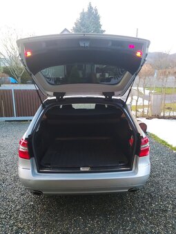 Prodám Mercedes-Benz E350 4matic 170kW - 13