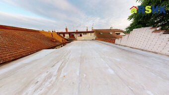 RD s 2 byty 3+1, garážemi, HK, ul. Zelená, pozemek... - 13