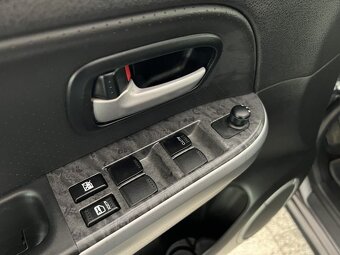 Suzuki Grand Vitara 2.4i Aut. benzín 124kw - 13