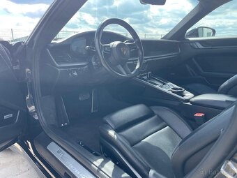 Porsche 911 Carrera 4 - 13