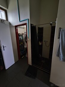 Dům s možností víceúčelového využití, celková plocha 1782 m2 - 13