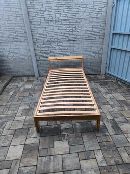 Prodám dřevěnou postel + Matrací 90cm x 200cm - 13