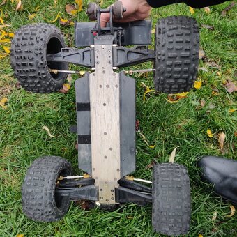 RC auto 4x4 + VŠE POTŘEBNÉ (ideální pro začátečníka) JLB 211 - 13