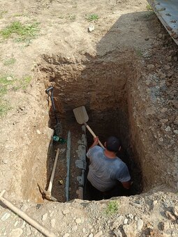 Napojení kanalizace přípojky ruční a strojní výkopové práce - 13