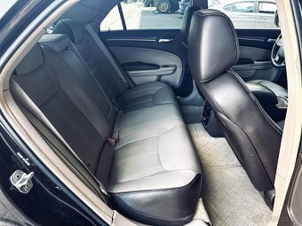 Lancia Thema 3.0L V6 CRD Executive HP A/T Chrysler 300C SRT - 13