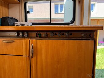 Obytný přívěs, Karavan LMC 490 K - 13