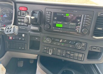 Scania R540 8x2/4 - valník s hydraulickou rukou FASSI - 13