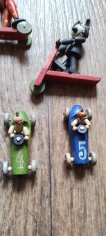 Dřevěné figurky a autíčka - 13