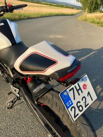 Honda CB125R - 13