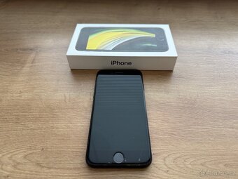 Prodám iPhone SE 2020 – 64 GB – černý - ZÁNOVNÍ - 13