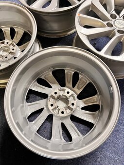 5x114,3 R17 Originál Hyunda Tucson Alu disky - 13