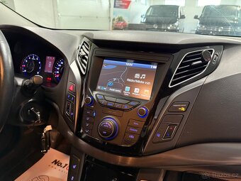 Hyundai i40 2,0 GDI KAMERA VÝHŘEV TOP - 13