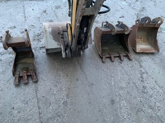 Minibagr Caterpillar 301.8 - 13