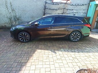 HYUNDAI i40 1,7CRDi 104kW automat - 13
