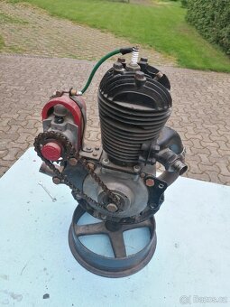 Švýcarský motor Zurcher 250 - 13