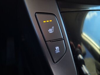 HYUNDAI i40 Wagon 1.7 CRDi 16V 104kW EXPERIENCE SUCCESS - ČR - 13