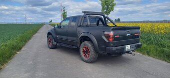 Ford Raptor 6,2  L 8 V - 13