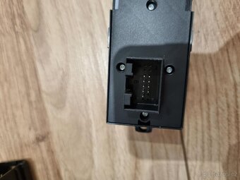 VYPINAC SVETEL OVLADANI OKEN ZDRUZENY OVLADAC - 13