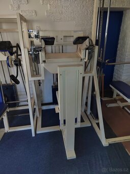 CELÁ POSILOVNA, STROJE, ČINKY - 13