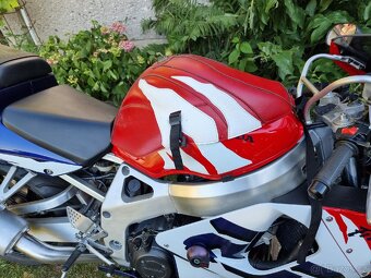 Honda CBR900RR 1999 Top stav - 13
