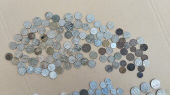 Mix minci - staré mince - konvolut minci v dřevěné truhličce - 13
