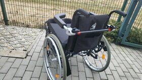 invalidni vozík 40cm 44cm s elektrickou vertikalizaciou - 13