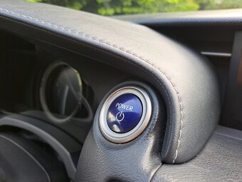 Lexus IS300h F-Sport - 13