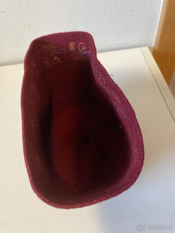 Fez, pokrývka hlavy, vyšívaný za 800 kč - 13