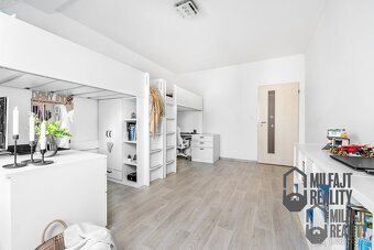 Mezonetový byt 4+kk | 112 m2, terasa, sklep, 3x parking, pří - 13