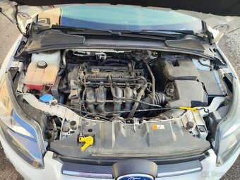Ford Focus 1.6i - 13