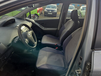 Toyota Yaris 1.3i (64 kW) - 13