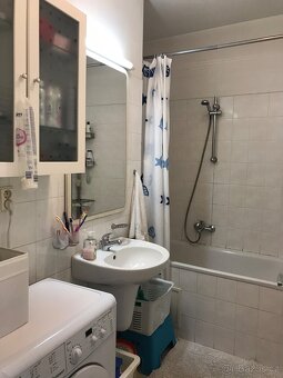 Prodej moderního bytu 3+KK s balkónem u rybníka Hamr – Praha - 13