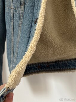 Krásná teplá bundička Levi’s s kožíškem - 13
