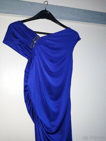 Dámské plesové šaty královská modrá vel S lesklé s řasením - 13