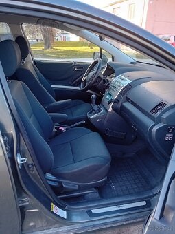 Toyota corrola verso - 13