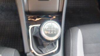 Toyota Auris 1.6 vvti. Rok 2015 - 13