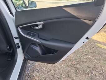 Volvo V40 Cross Country 2,0 D 88kW - 13